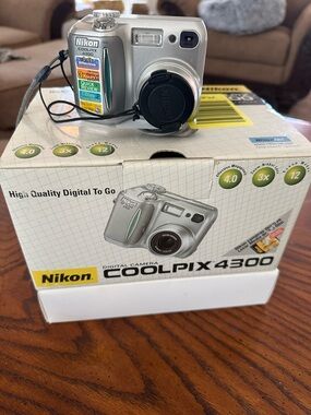 Nikon Silver COOLPIX 4300 Compact Digital Camera